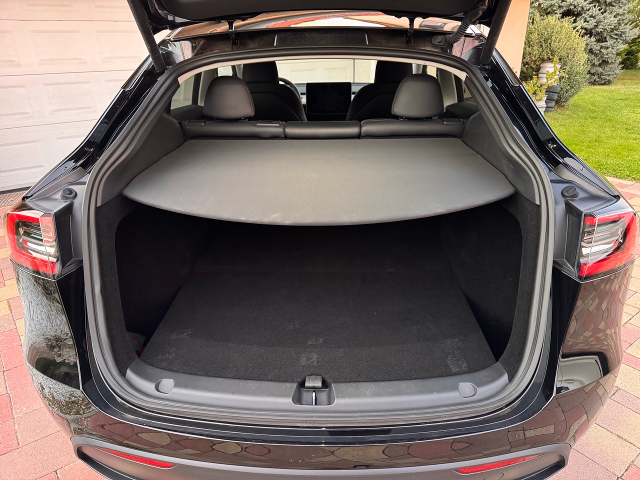 Tesla Model Y csomagtere